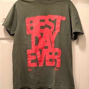 Best Day Ever Graphic T‑Shirt - Olive with Red Print